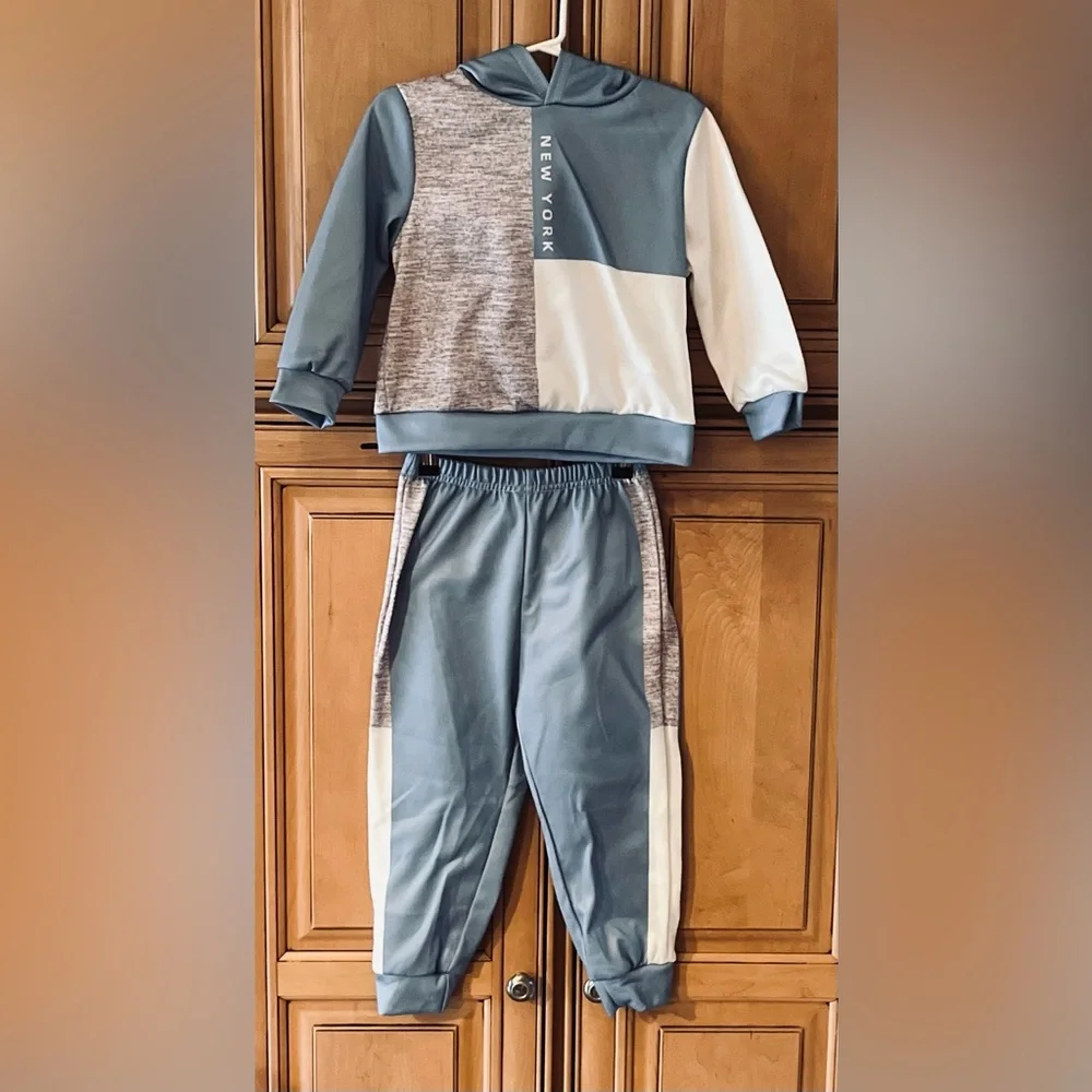 NWT Boys 2pc Colorblock New York Hoodie & Jogger Set